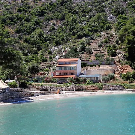 Uvala Prapratna 5704b * Jelsa (Hvar)